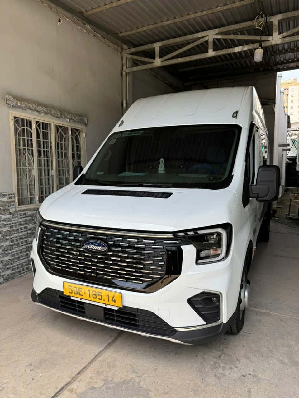 Ford Transit(2024 新款) — 16 座商务车 · 团队接送